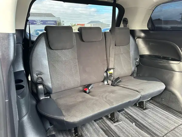 2016 Toyota Estima Carousel 8