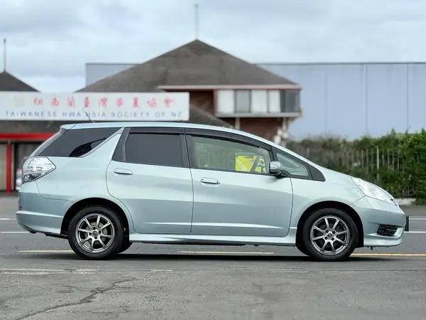 2012 Honda Fit Shuttle Hybrid SMART SELECTION Carousel 2