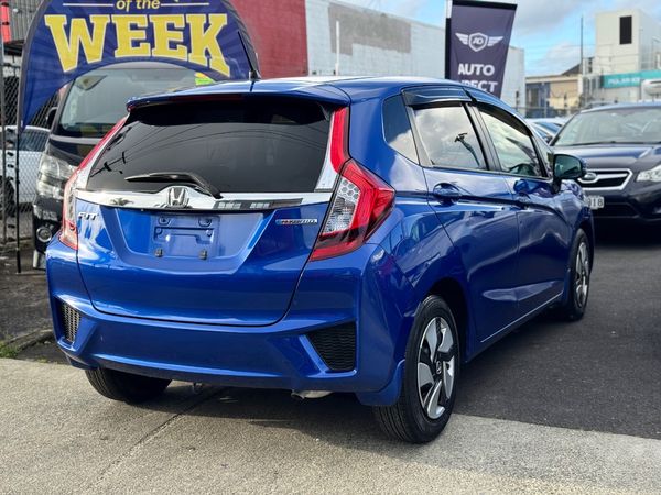 2015 Honda Fit HYBRID Carousel 5