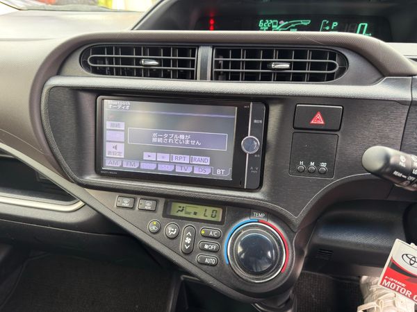 2013 Toyota Aqua Hybrid G Carousel 8