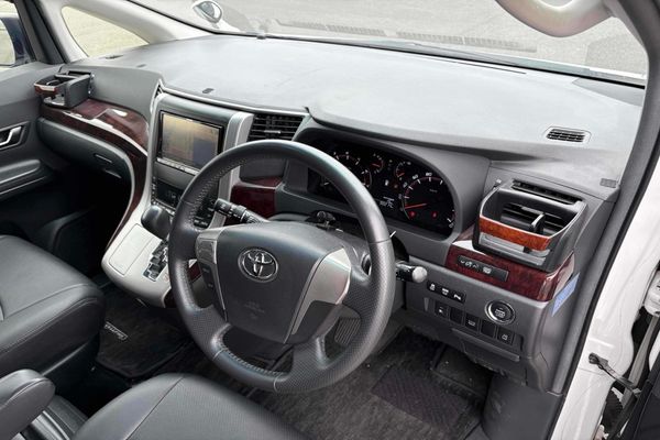 2012 Toyota Vellfire 2.4Z Carousel 3