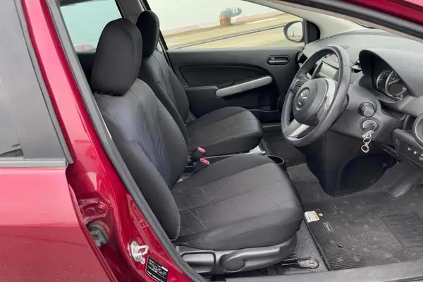 2013 Mazda Demio SKYACTIVE Carousel 8