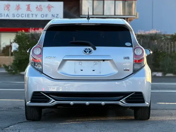 2014 Toyota Aqua Hybrid G GS Carousel 5