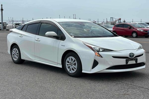 2017 Toyota Prius HYBRID S Carousel 4