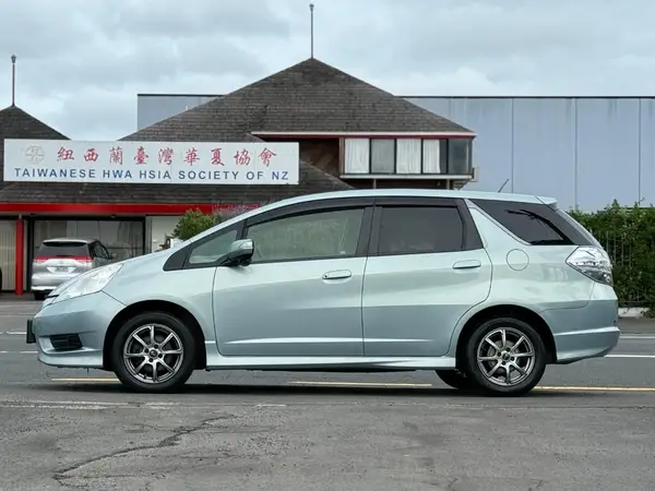 2012 Honda Fit Shuttle Hybrid SMART SELECTION Carousel 3