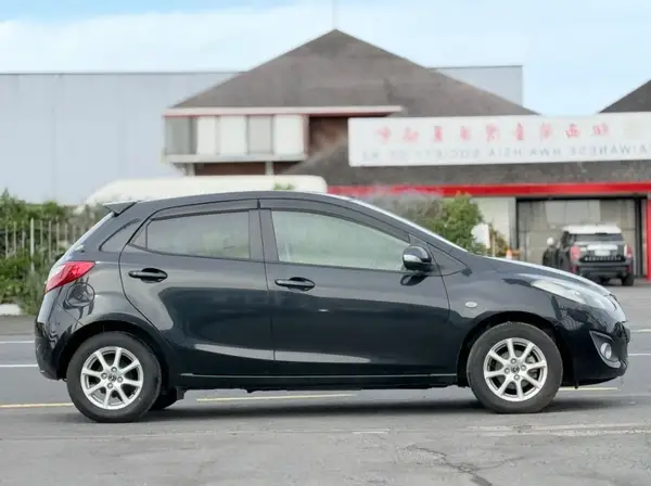 2014 Mazda Demio 13S SKYACTIVE Carousel 2