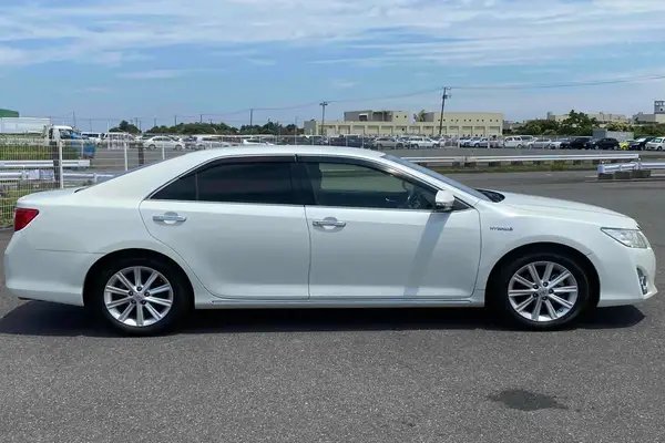 2013 Toyota Camry Hybrid G Package Carousel 5