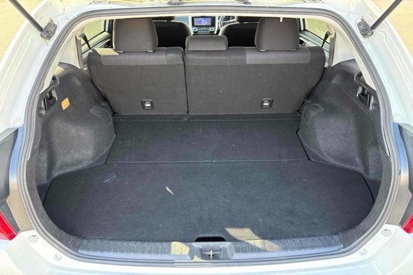 2014 Toyota Corolla Fielder HYBRID Carousel 9