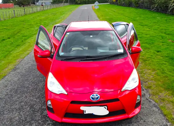 2013 Toyota Aqua Push Button start Carousel 7