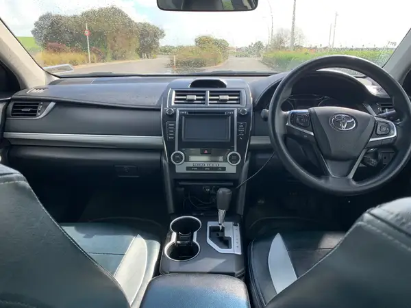Toyota camry GL 2017 HYBRID urgent sale $11,500 Carousel 6