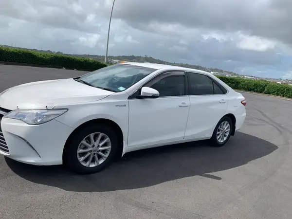 Toyota camry GL 2017 HYBRID urgent sale $11,500 Carousel 1