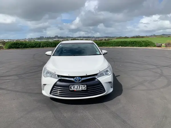 Toyota camry GL 2017 HYBRID urgent sale $11,500