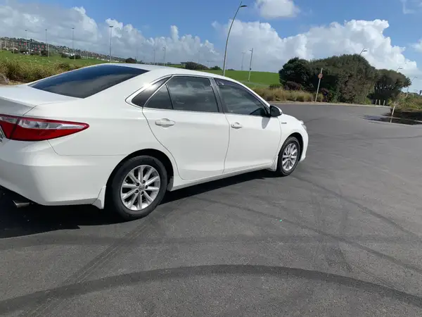 Toyota camry GL 2017 HYBRID urgent sale $11,500 Carousel 2