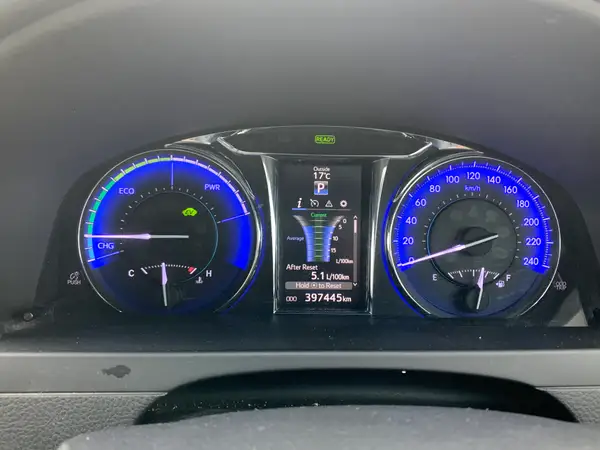 Toyota camry GL 2017 HYBRID urgent sale $11,500 Carousel 7