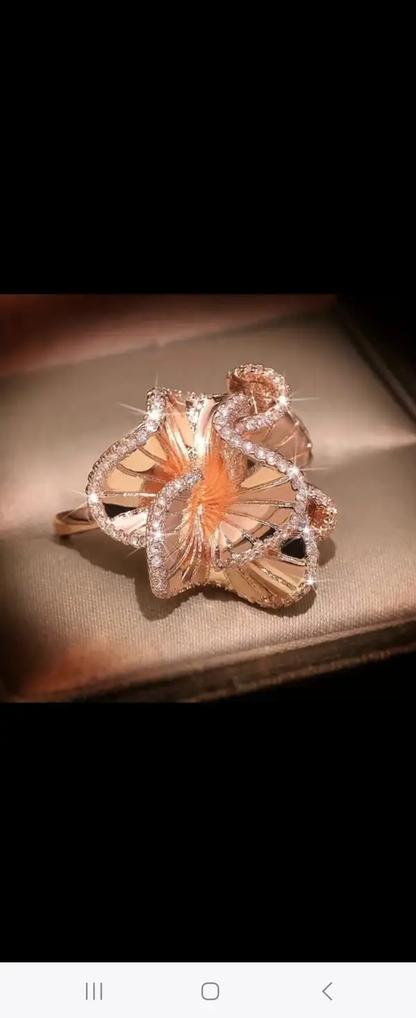 Beautiful design ring size 9 (clearance)!