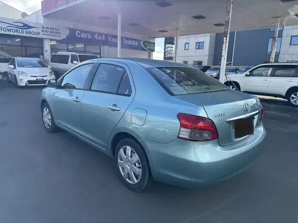 2006 Toyota Belta Carousel 7