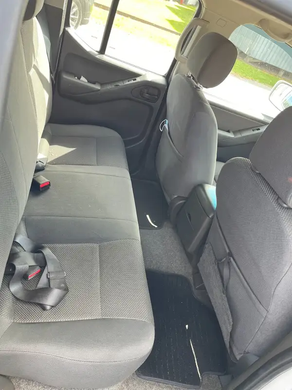 2012 Nissan Navara D/C 2.5D 4WD ST AT Carousel 7