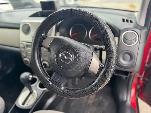 2005 Mazda Verisa Carousel 4