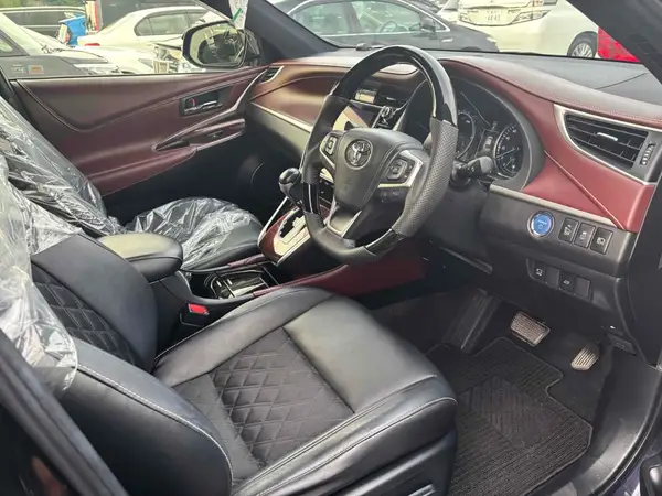 2014 Toyota Harrier Carousel 3