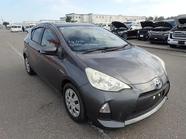 2012 Toyota Aqua Carousel 1