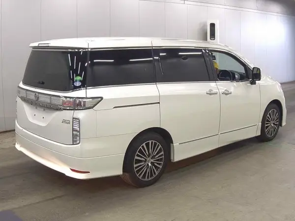 2015 Nissan Elgrand Carousel 3