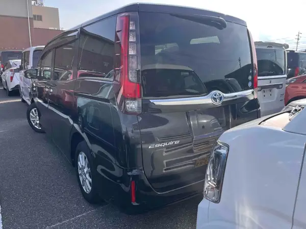 2015 Toyota Esquire Carousel 1