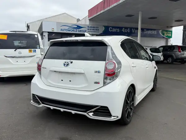 2014 Toyota Aqua Carousel 2