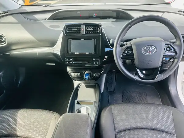 2019 Toyota Prius Carousel 6