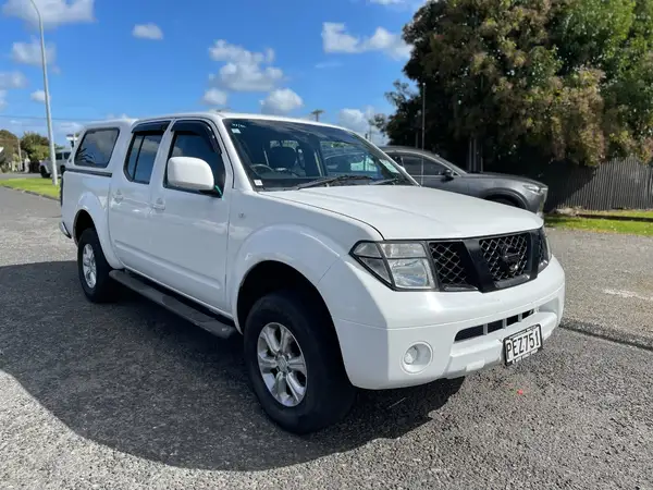 2012 Nissan Navara D/C 2.5D 4WD ST AT Carousel 1