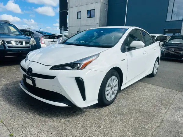 2019 Toyota Prius Carousel 2