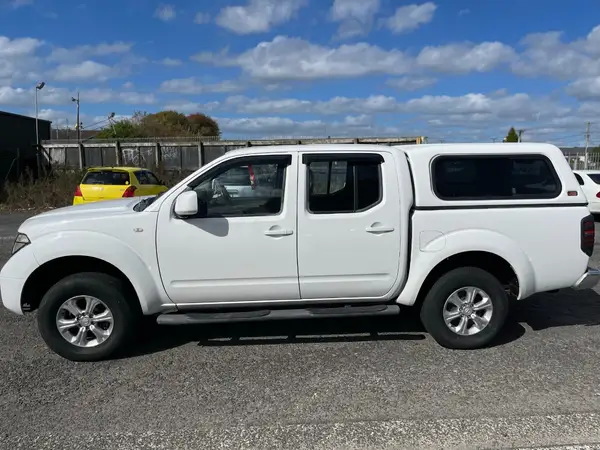 2012 Nissan Navara D/C 2.5D 4WD ST AT Carousel 3