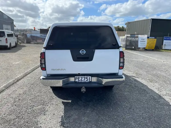 2012 Nissan Navara D/C 2.5D 4WD ST AT Carousel 4