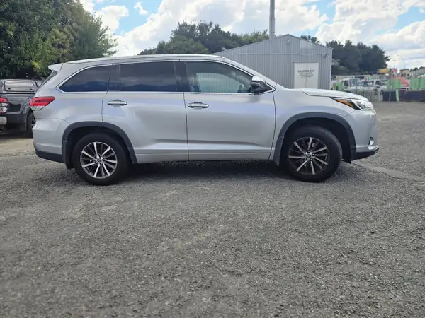 2017 Toyota Highlander Carousel 3