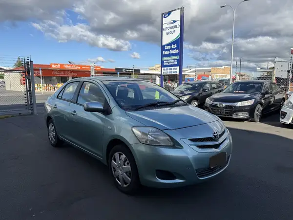 2006 Toyota Belta Carousel 1