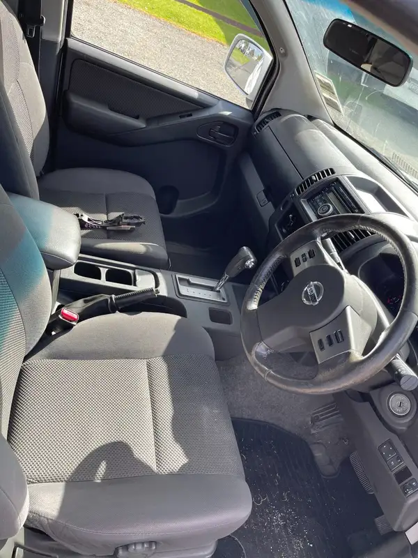 2012 Nissan Navara D/C 2.5D 4WD ST AT Carousel 8