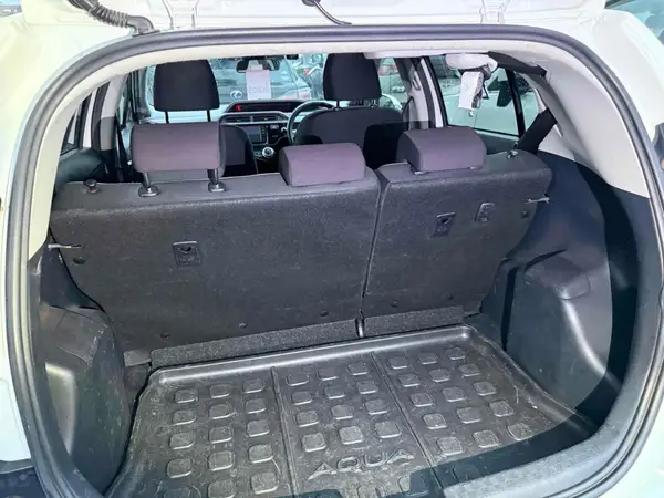 2016 Toyota Aqua Carousel 1