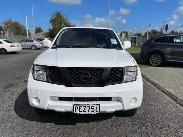 2012 Nissan Navara D/C 2.5D 4WD ST AT Carousel 5