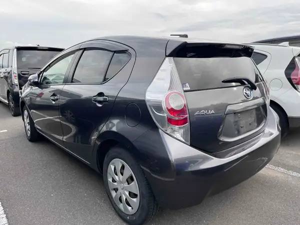 2013 Toyota Aqua Carousel 1