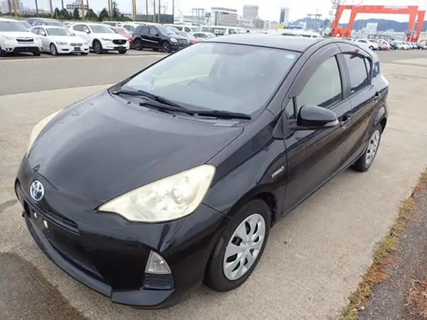 2013 Toyota Aqua Carousel 1