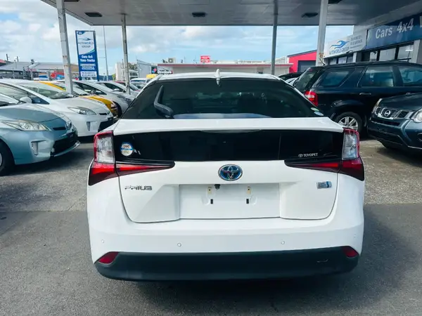 2019 Toyota Prius Carousel 4