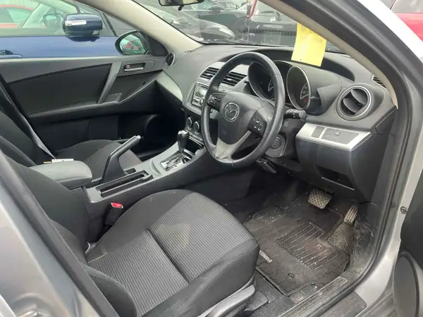 2013 Mazda Axela Carousel 3