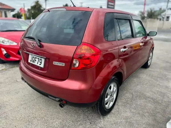 2005 Mazda Verisa Carousel 3