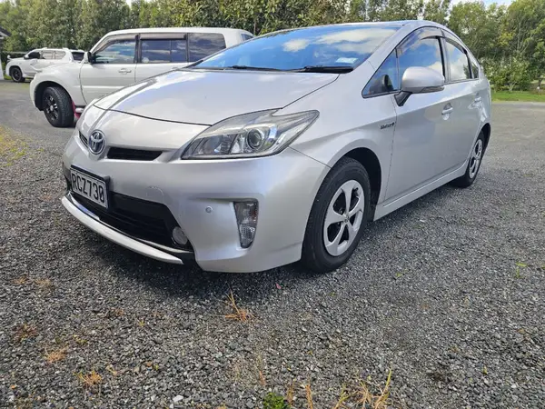 2014 Toyota Prius Carousel 2