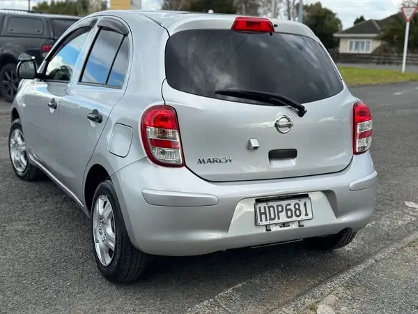 2012 Nissan March Carousel 3