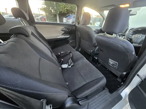 2009 Toyota Wish Carousel 9