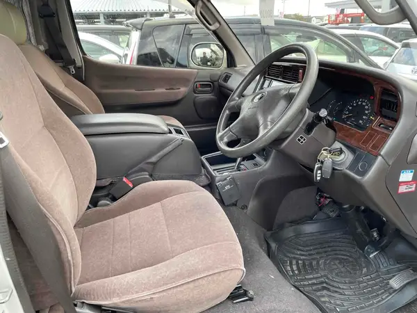 2002 Toyota Hiace Carousel 3