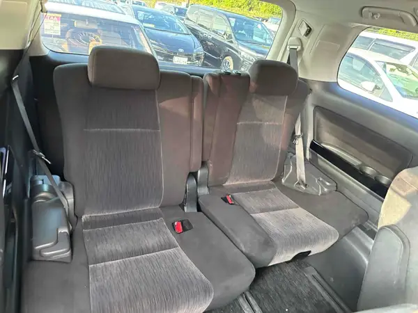 2012 Toyota Vellfire Carousel 3