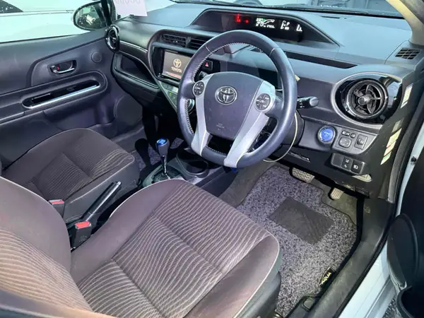 2016 Toyota Aqua Carousel 3