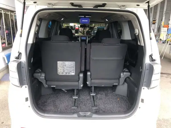2012 Toyota Vellfire Carousel 6