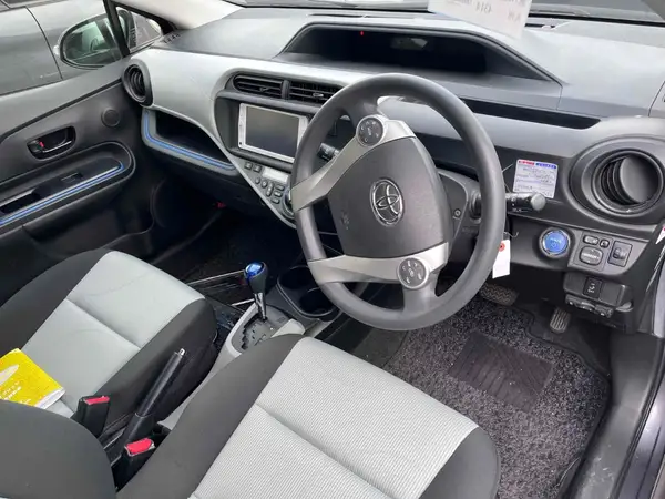 2013 Toyota Aqua Carousel 2